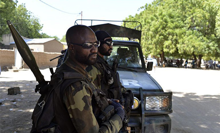 Militares del Ejército de Camerún Camerún: Rescatan a tres trabajadores de una empresa tunecina